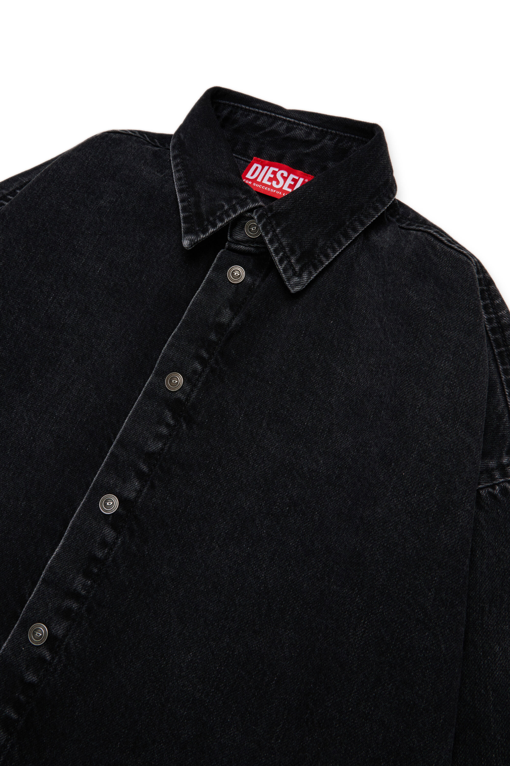 CKAMA, Negro/Gris oscuro