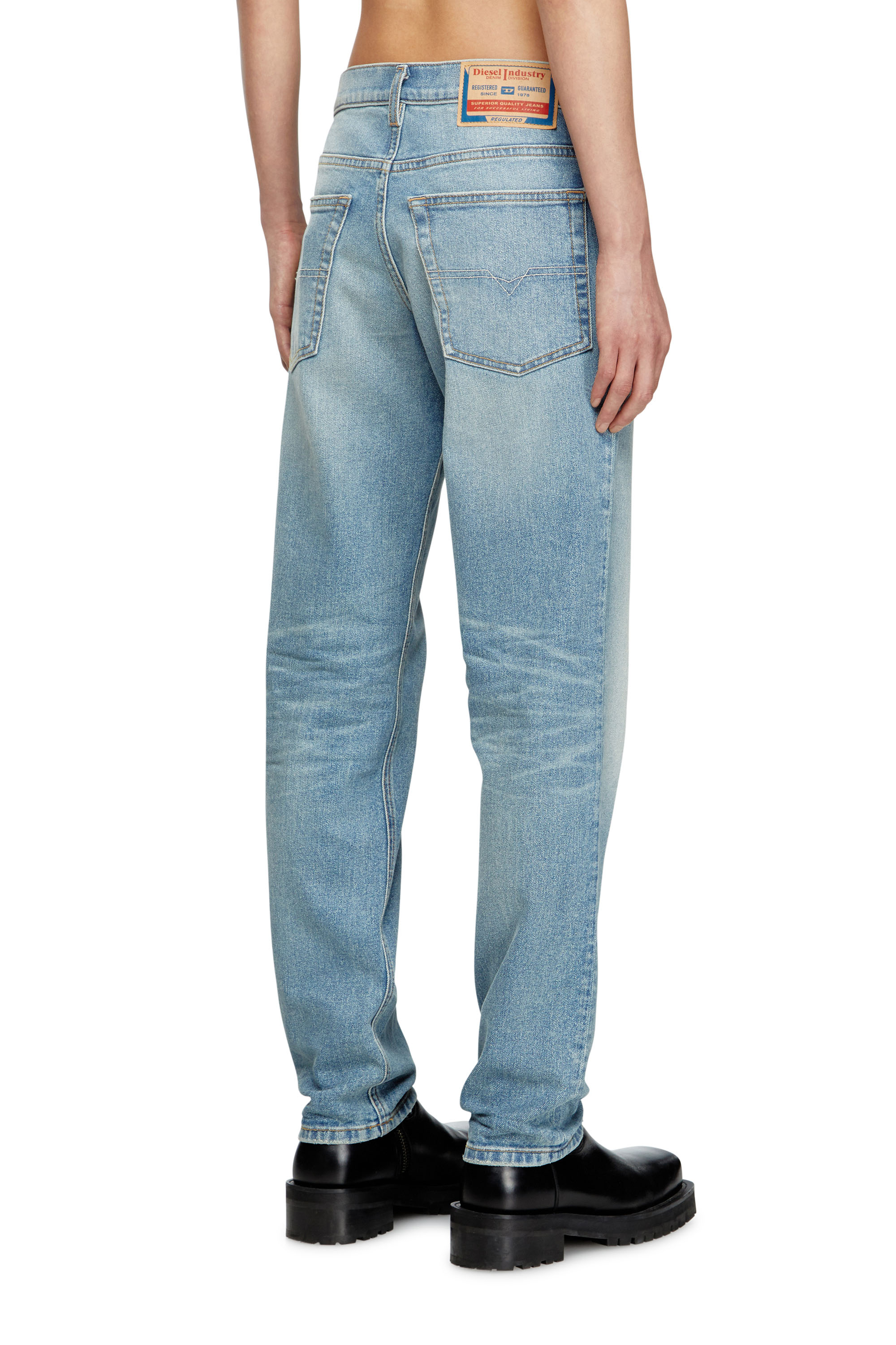 Diesel - Regular Jeans 2023 D-Finitive 0DBEH Hombre, Azul Claro - 4
