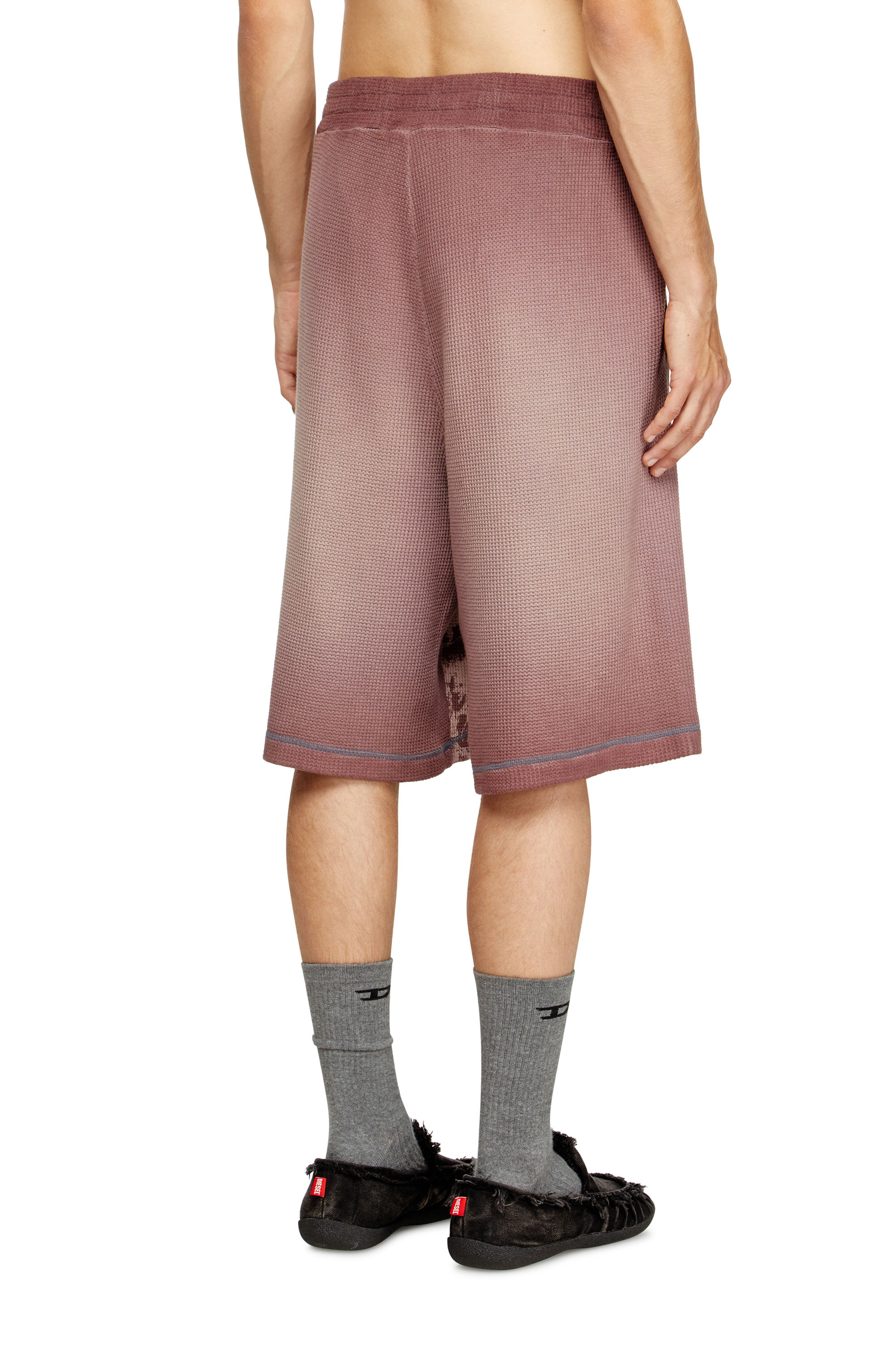 Diesel - P-WARKY-SHORT, Pantalones cortos de gofre con estampado medieval Hombre in Morado - 4